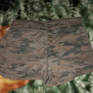 High waisted camo shorts